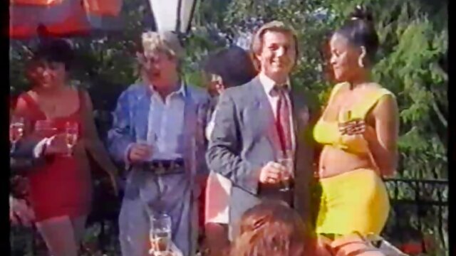 La beauté irrésistible Holly Michaels satisfaite par Ebony extrait video x francais Cable